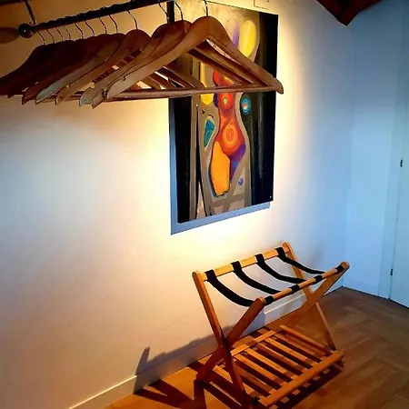 La Maison Des Artistes Apartment Ghiffa